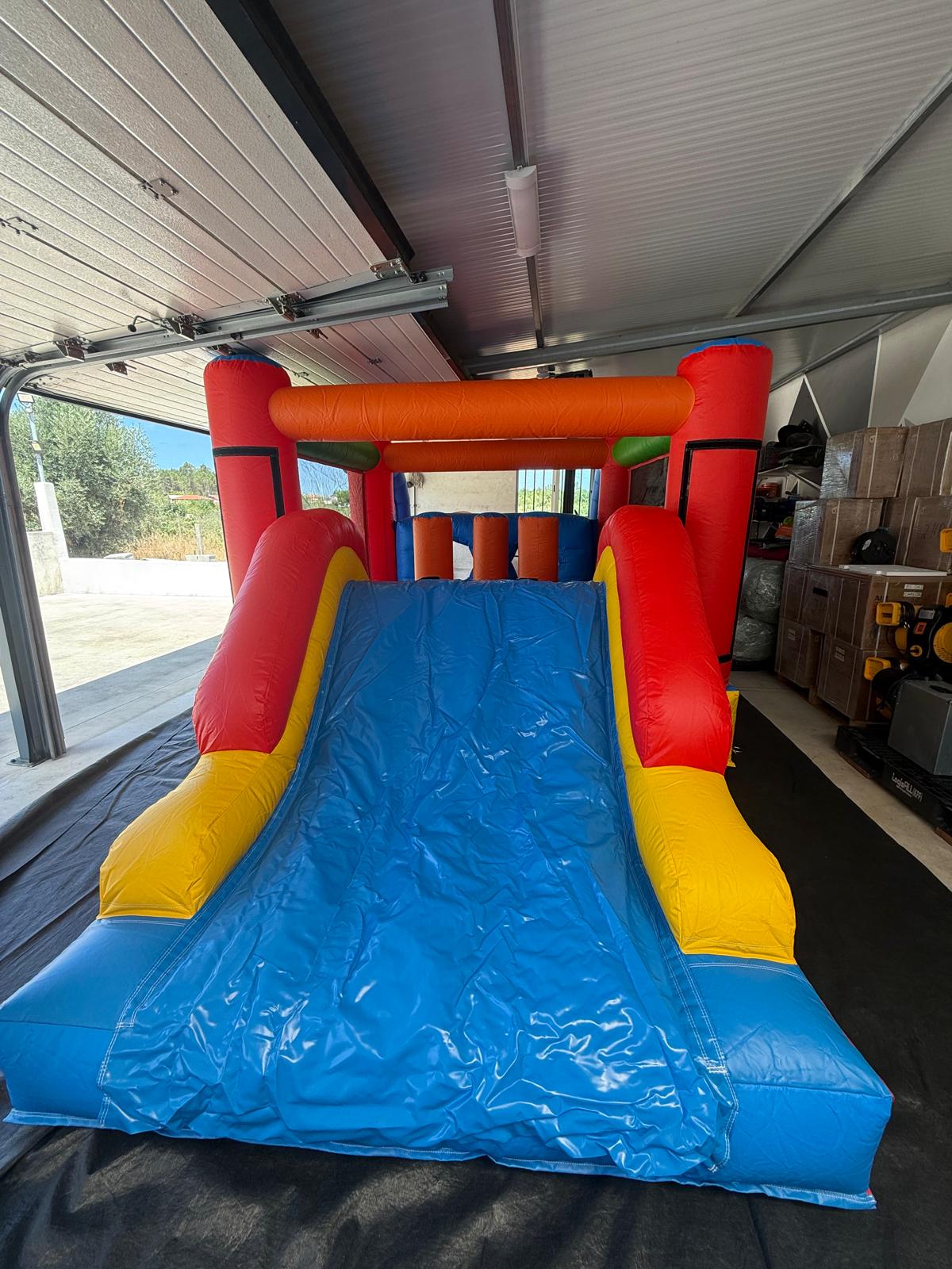 Escorrega insuflável grande para festas de aniversário